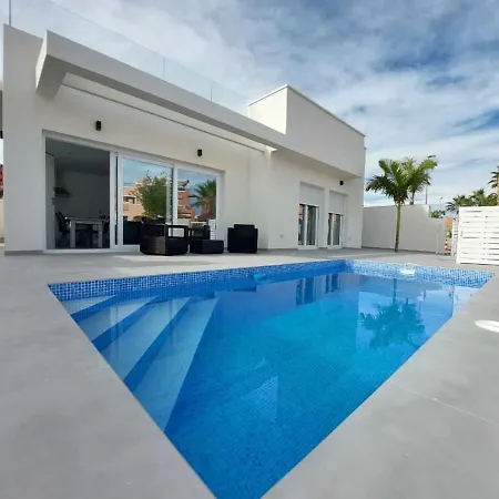 Maria Villa *